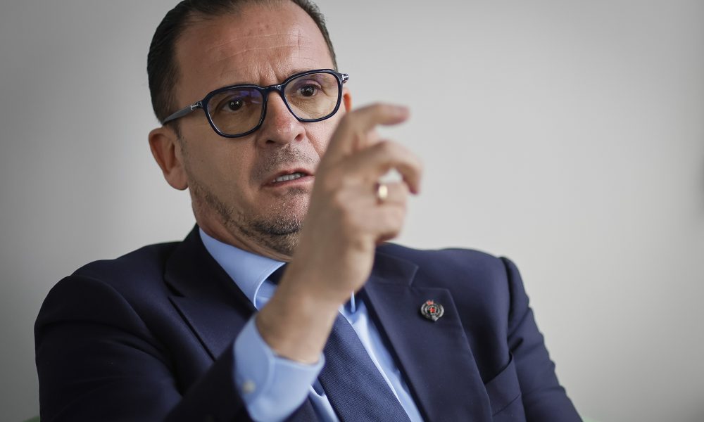 Mijatović se oglasio povodom transfera Kostića: Prodaju decu u bescenje, raspišite vanrednu Skupštinu