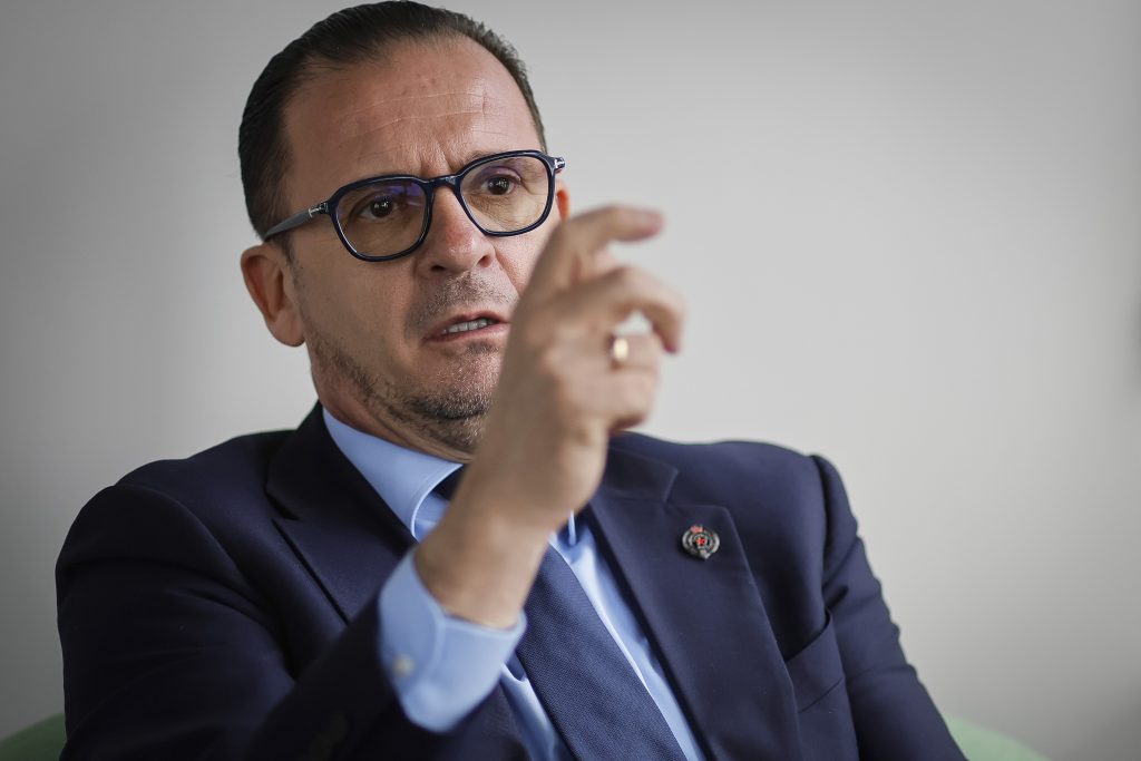 Mijatović se oglasio povodom transfera Kostića: Prodaju decu u bescenje, raspišite vanrednu Skupštinu