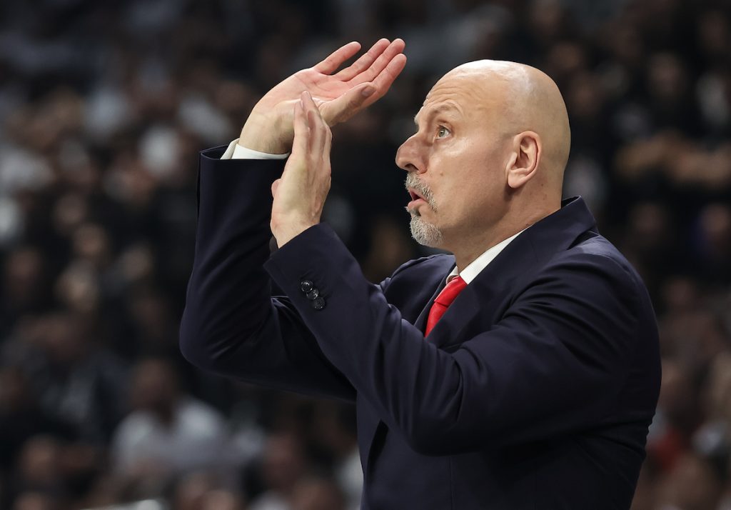 Obradović odmah u problemu: Karter mora da miruje, a Zvezda na „pijacu“, jer nema kud
