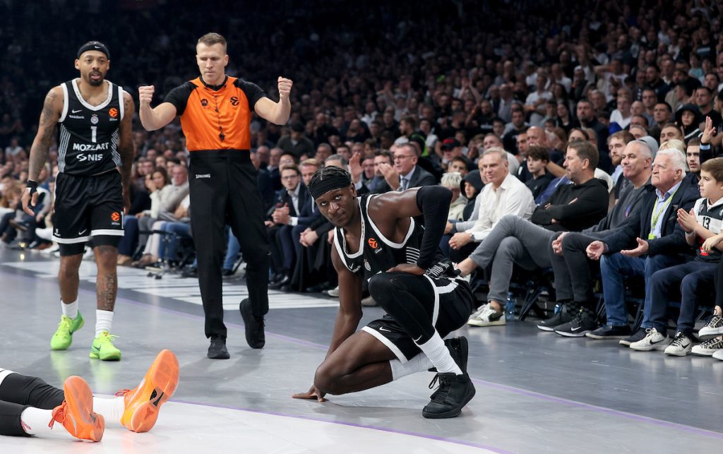 Partizan se zbog navijača hitno oglasio usred utakmice sa Milanom