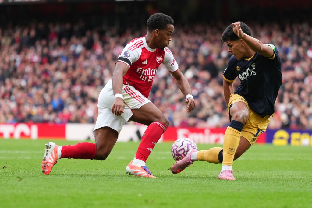 Engleske sudije su čudo neviđeno: Skandalozan penal za Arsenal, VAR soba „spavala“ (VIDEO)