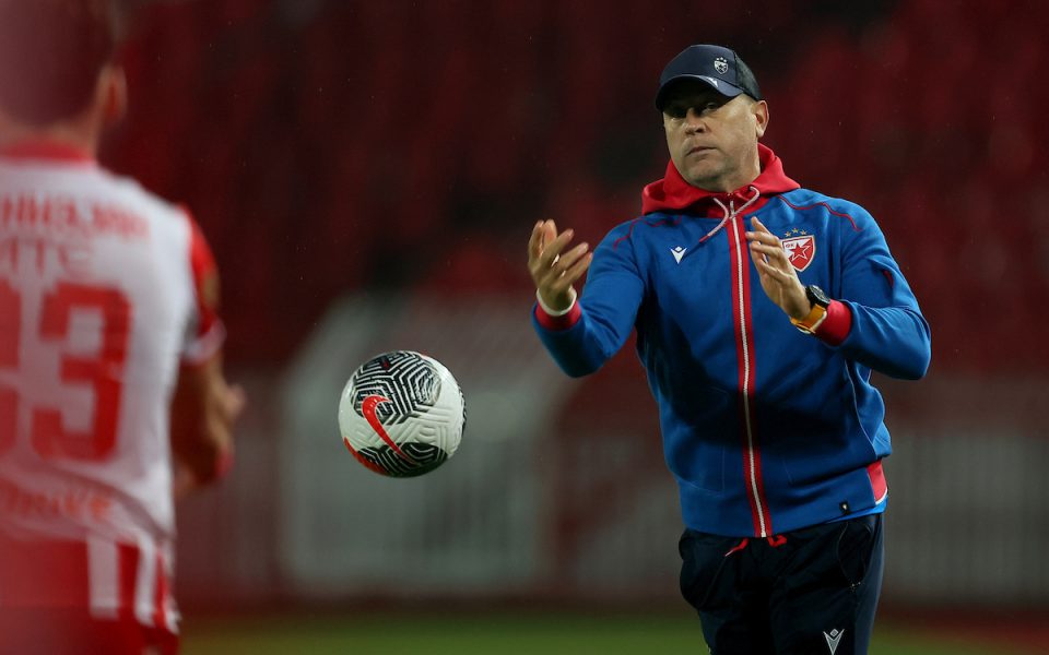 Nikad kraći odgovori Milojevića: Zvezda reagovala zbog pitanja novinara