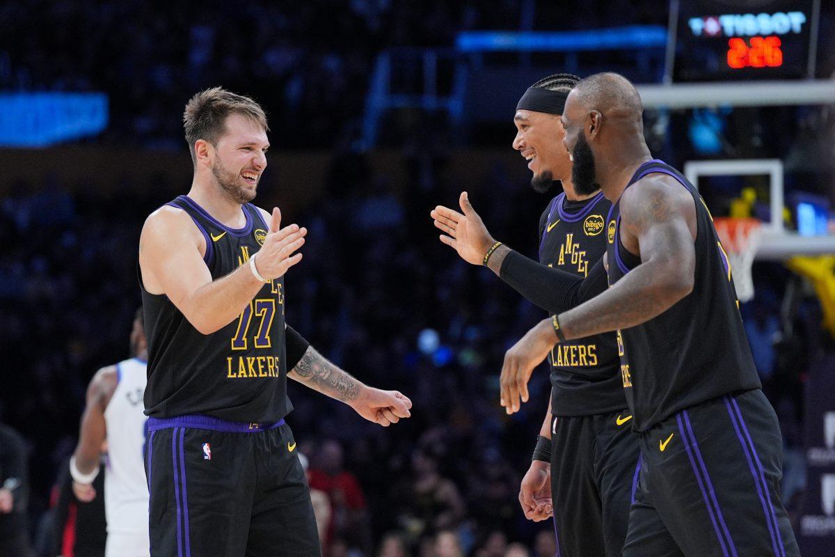 Lebron počeo 23. rekordnu sezonu u NBA ligi, u tu čast Lejkersi slavili uz sjajnu partiju Dončića