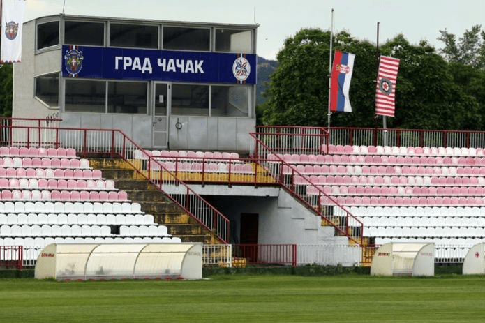 Tenzije u Čačku: Navijači Borca skinuli dresove igračima, pa ih „posetili“ u svlačionici
