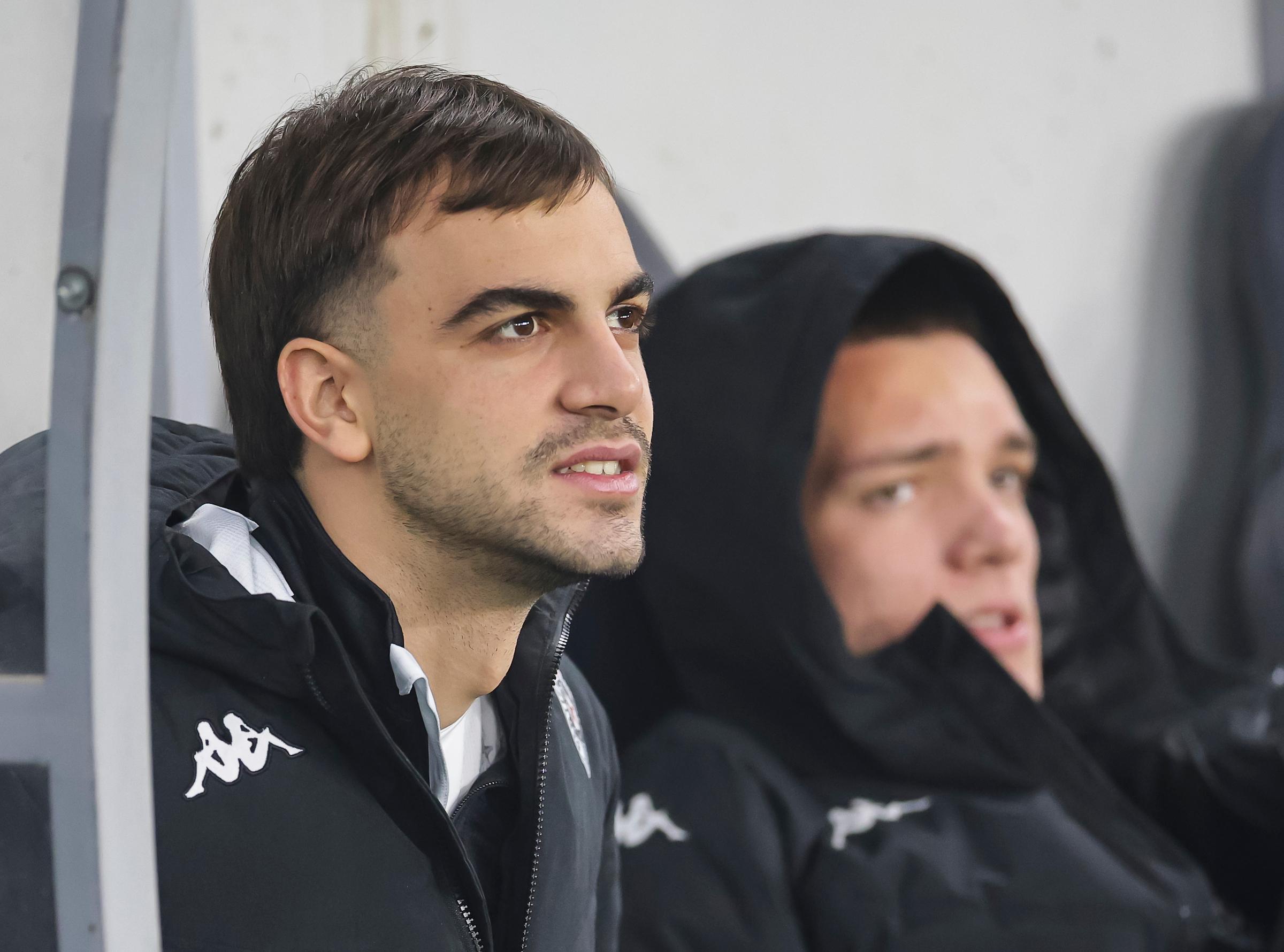 Srpski napadač napustio Štutgart! Sledeći klub je u Italiji