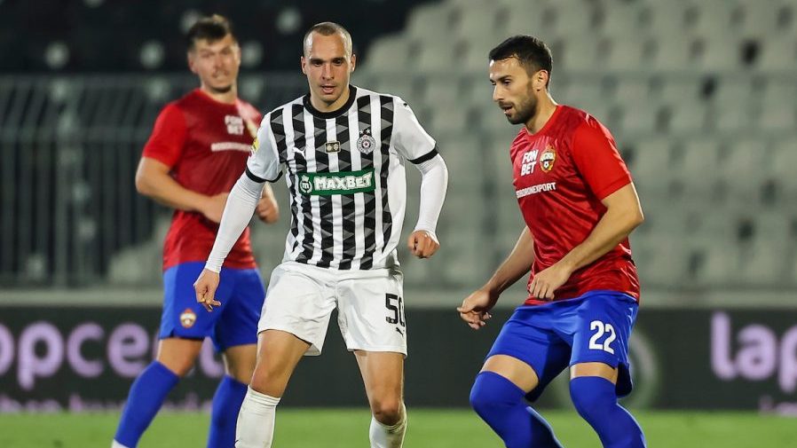 Srpski bek pored problema sa povredom igrao derbi