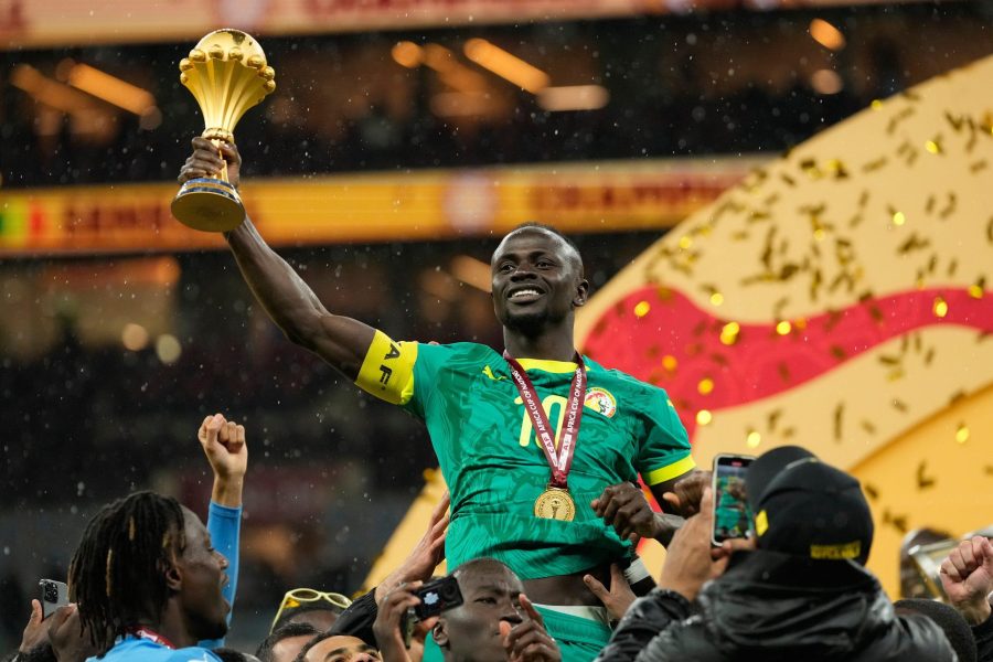 Daje golove, donosi trofeje, ima jaču reč od selektora i pomaže siromašne – Mane (VIDEO)
