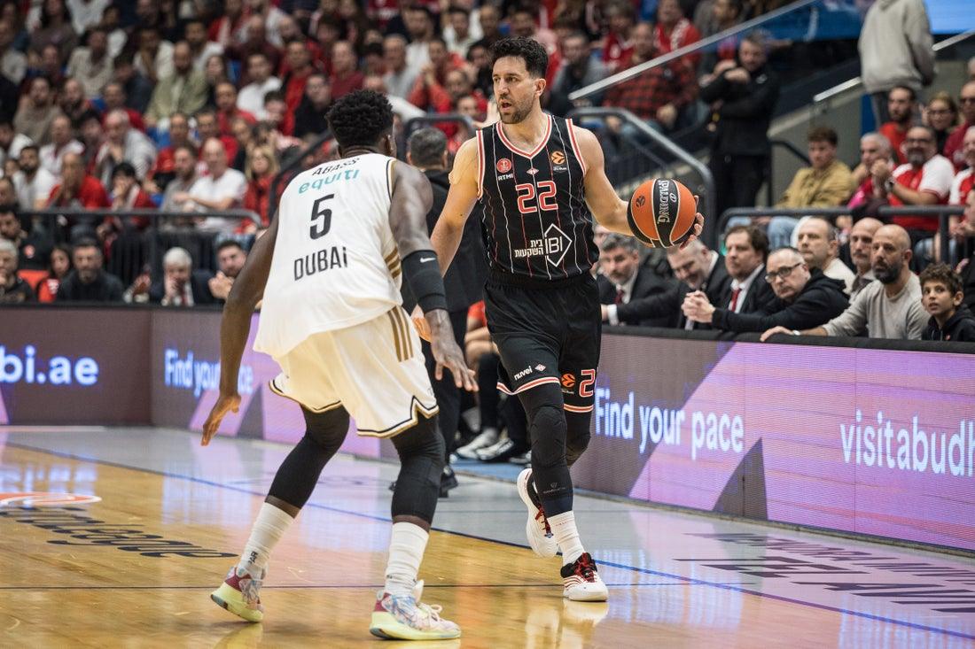 Vratio se Vasa, Hapoel razbio Dubai, „manekeni“ se prošetali Atinom