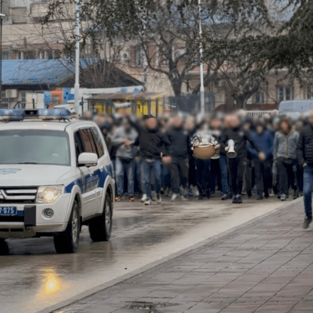 Opsada Čaira: Delije u korteu stigle na polufinale Kupa Radivoja Koraća (VIDEO)