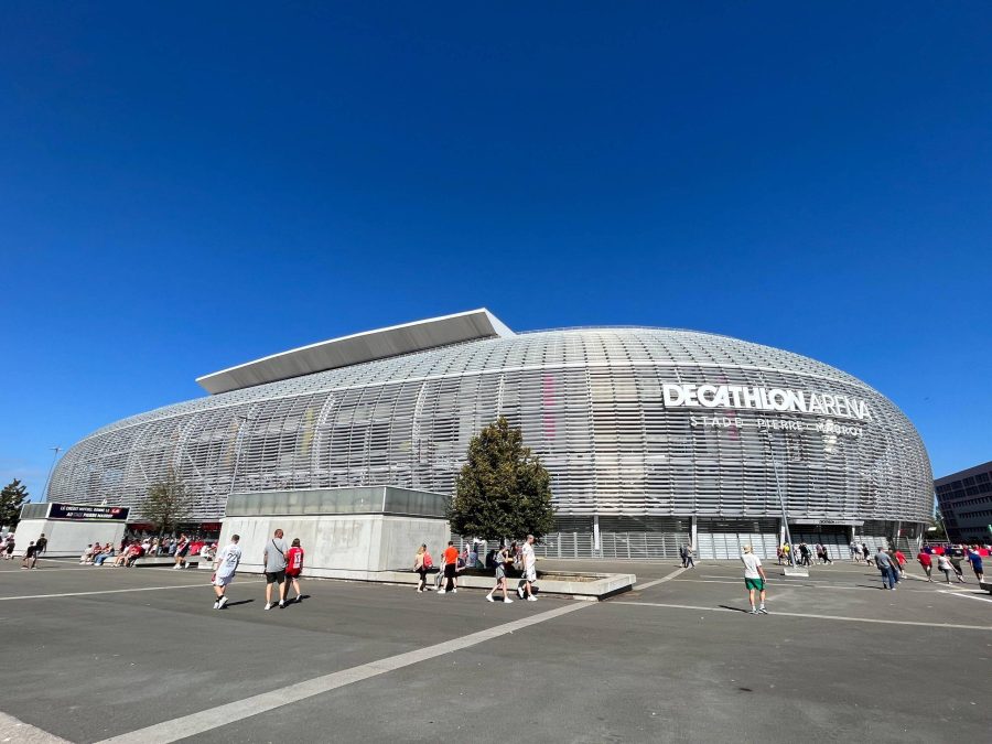 Stadion „Pjer Moroa“ – Zvezda protiv lilskih „doga“ na multifunkcionalnoj areni (FOTO/VIDEO)