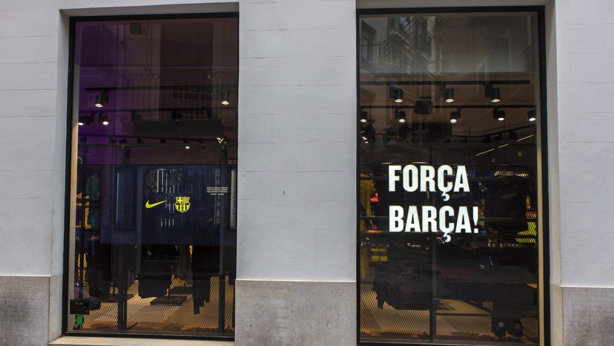 Korak od Sagrade: Ušli smo u zvanični butik FK Real