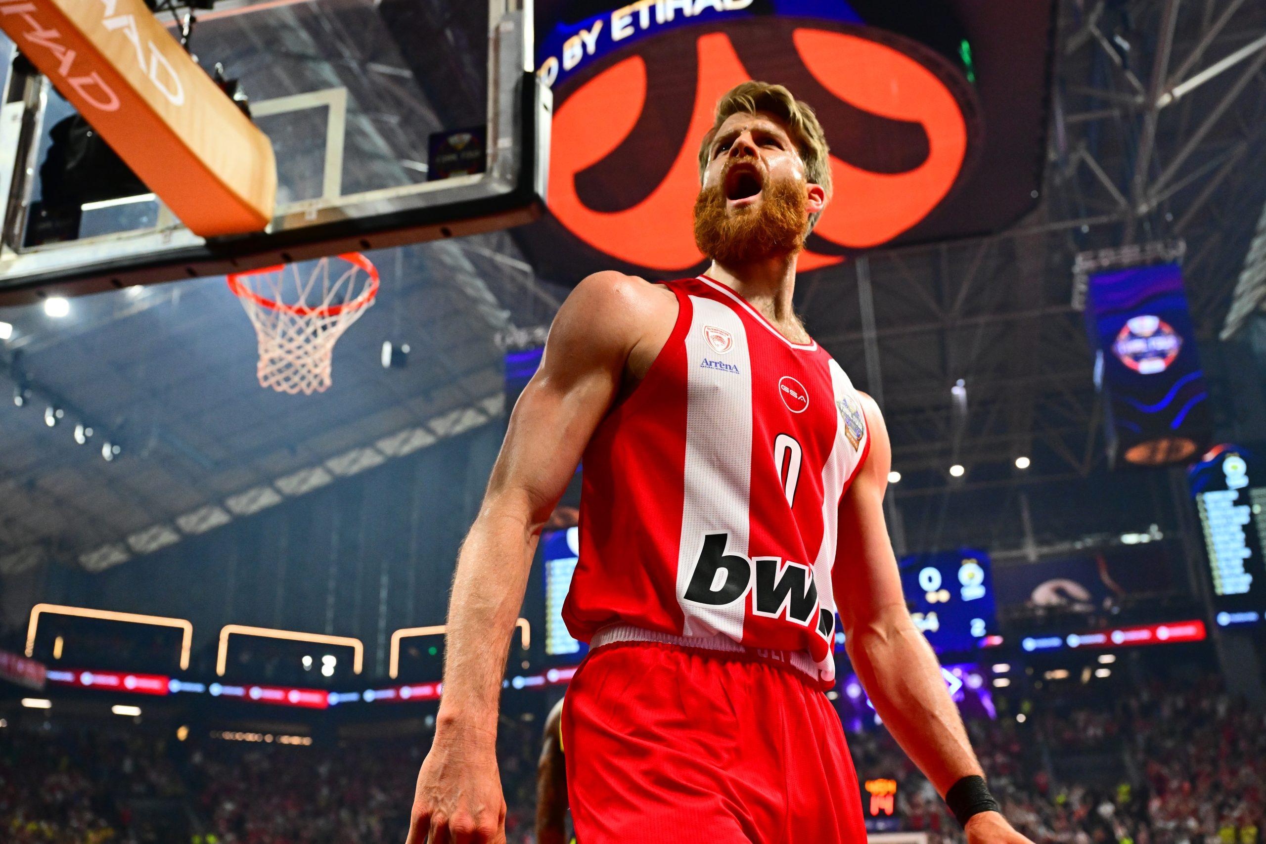 Olimpijakos pregazio Fener i zakazao finale: Atina eksplodirala, orila se i pesma o Zvezdi! (VIDEO)
