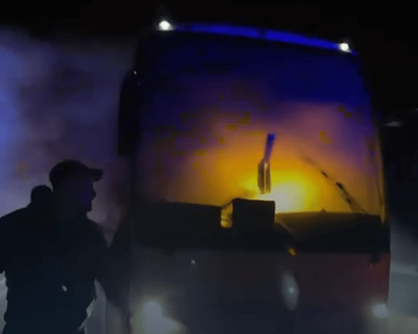 Drama! Zapalio se autobus navijača Novog Pazara posle meča sa Zvezdom (VIDEO)