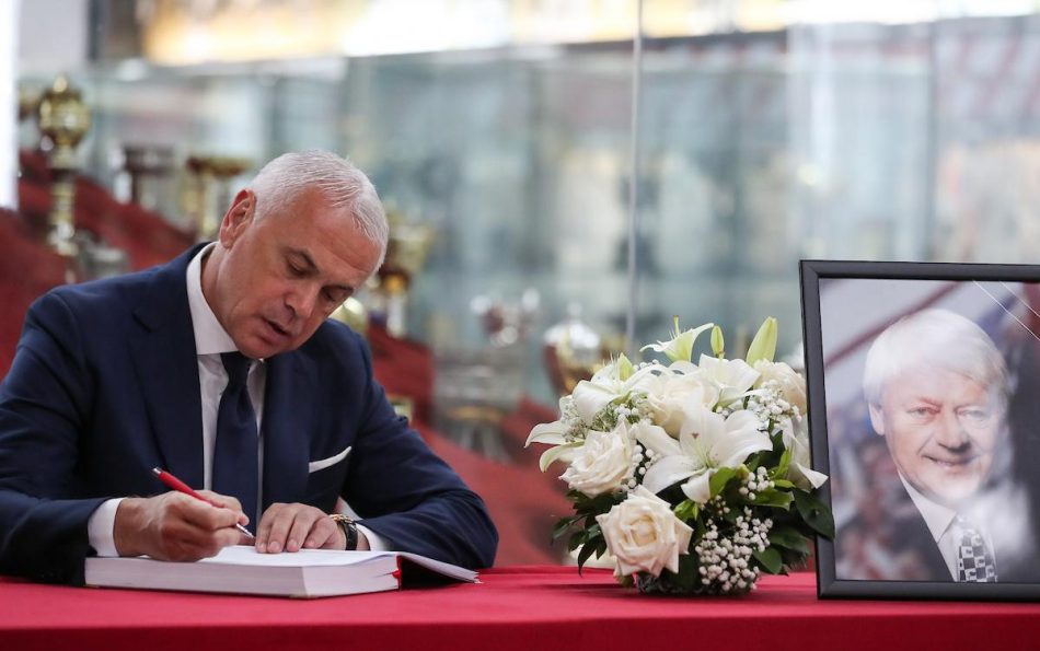 Uprava Crvene zvezde se upisala u knjigu žalosti povodom smrti Vladimira Cvetkovića (FOTO)