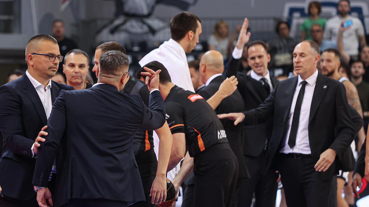 Evo šta je Ocokoljić rekao o Penjarojinom isključenju posle haosa protiv FMP-a