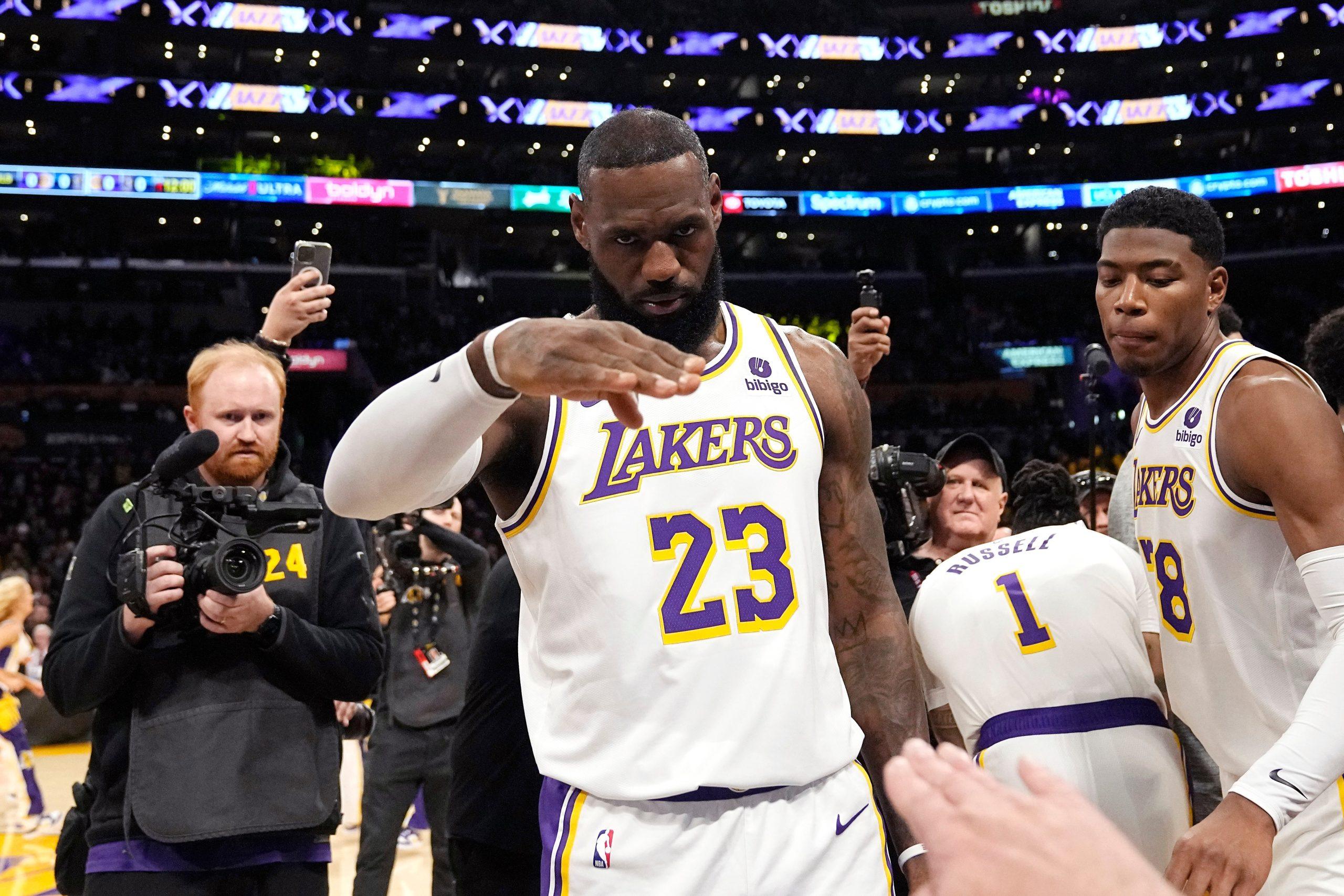 Lebron napušta Lejkerse, kreće rat za „Kralja“ i sprema se transfer veka