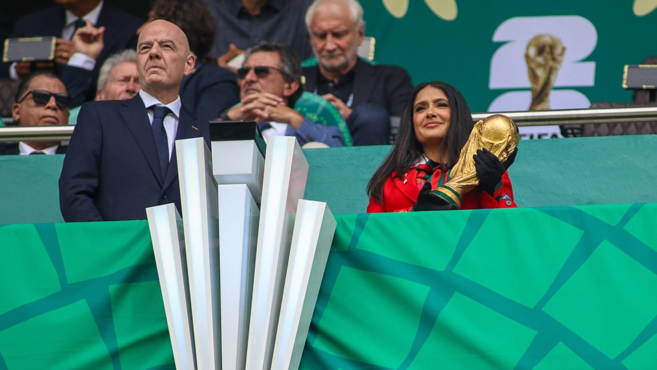 Ko će uručiti pehar šampionu sveta? Zbog ove odluke FIFA, internet gori
