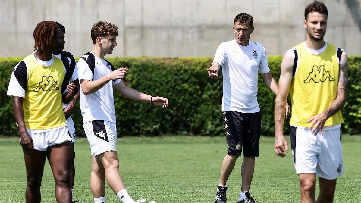 „Manje dodira, više intenziteta“: Saša Ilić otkrio kako želi da igra Partizan (VIDEO)