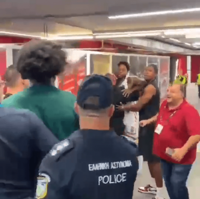 Brutalna tuča u tunelu: Džons divljački nokautirao Nana, obezbeđenje sprečilo nezapamćenu tuču!