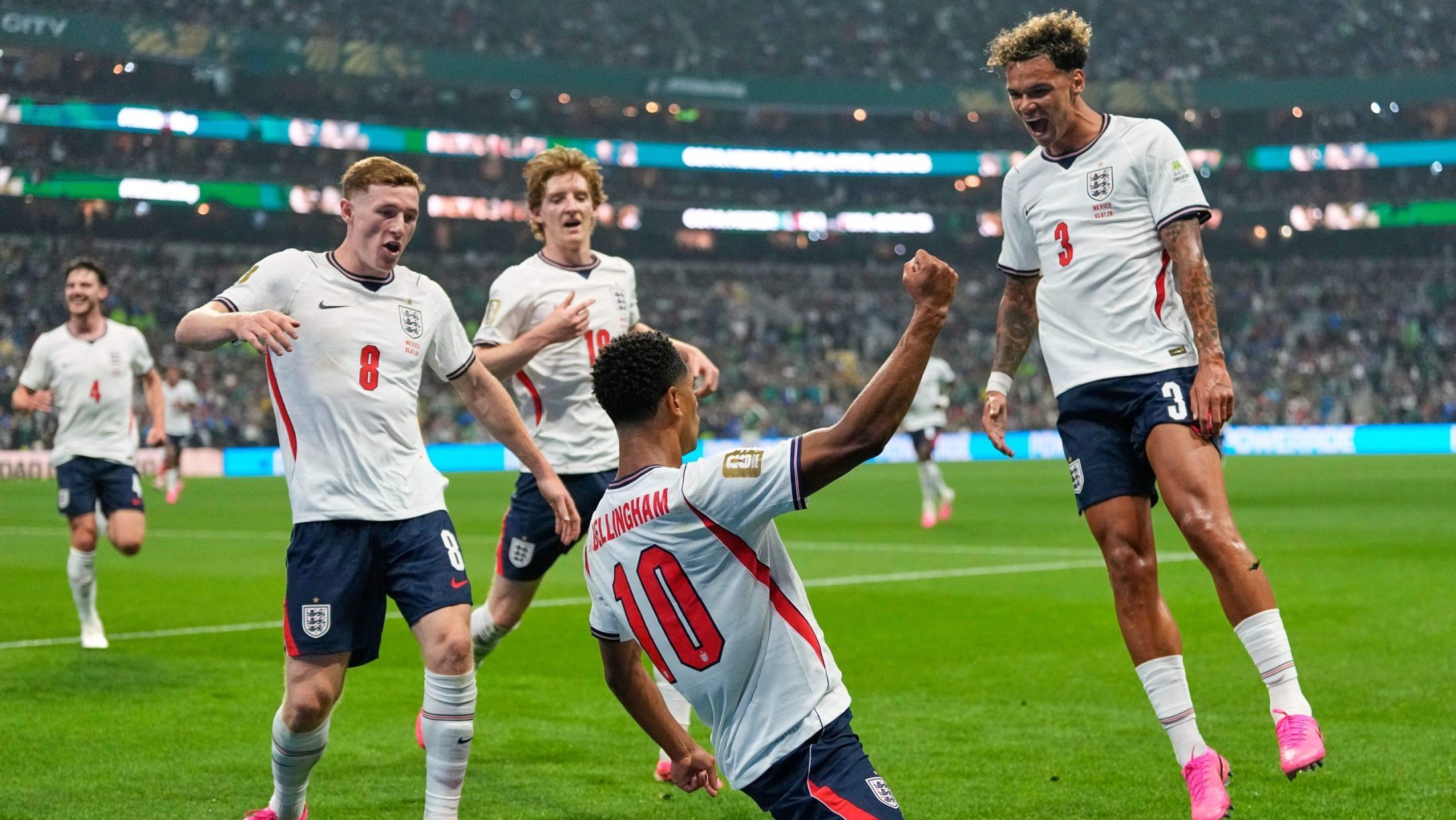 Nevreme, crveni karton i paklena Asteka: Engleska preživela Meksiko i prošla u četvrtfinale