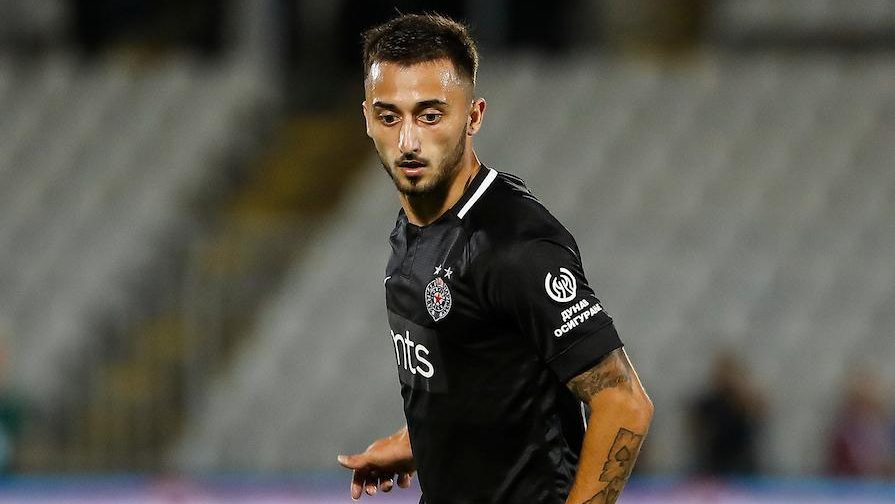 Neverovatna scena u Srpskoj ligi: Bivši igrač Partizana dao gol, ostao u gaćama, pa dobio crveni karton (Video)